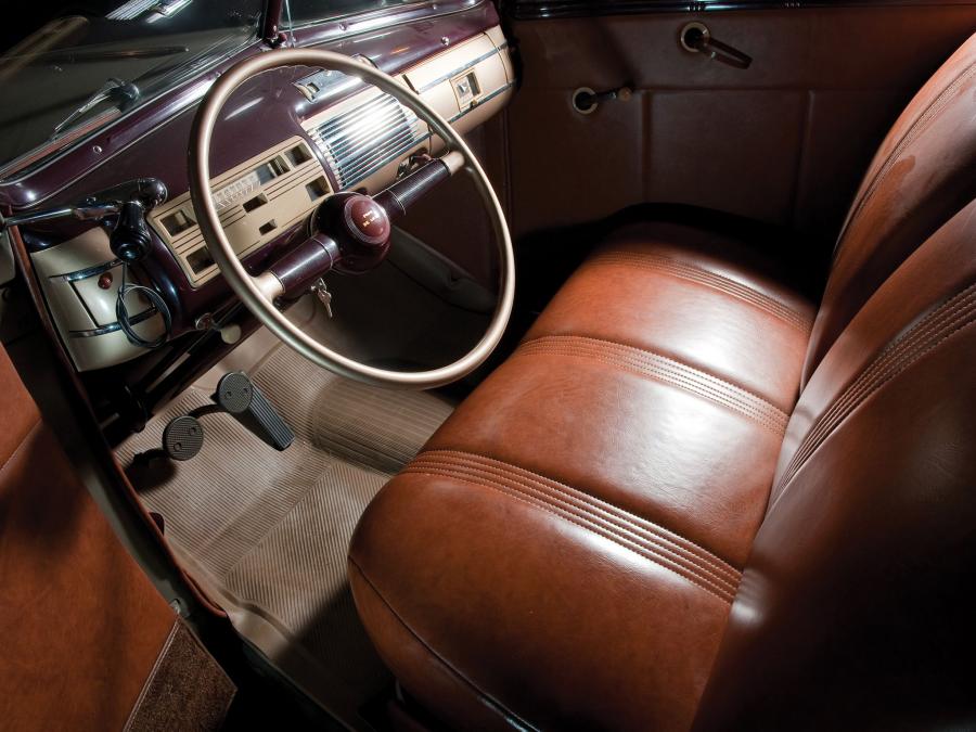  Ford V8 Deluxe Convertible Coupe 1940 года  (фото 4 из 26)